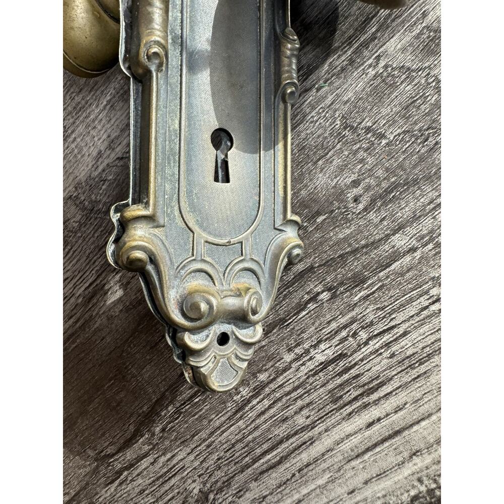 Antique Bronze Meridian Yale & Towne Oval Door Knob Set Salvage Neoclassicical - Picture 9 of 16